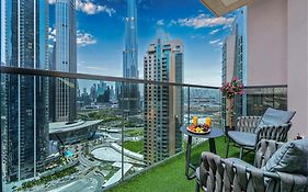 Full Burj Kalifa And Dubai Fountain Views